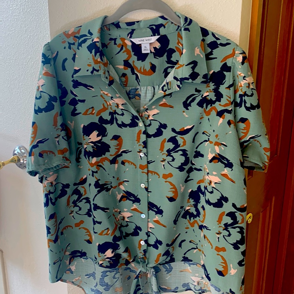 Nine West short sleeve button down